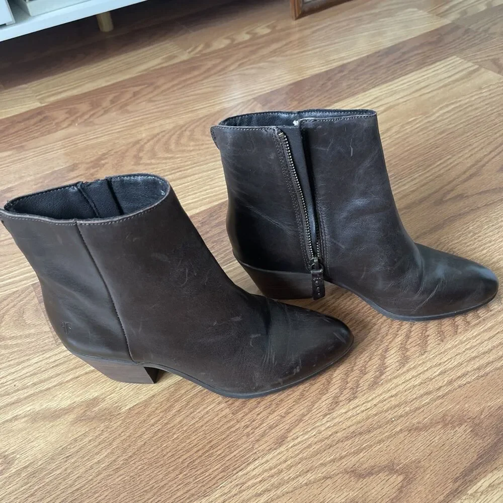 FRYE Megan Inside Zip Leather Chocolate Brown Booties FR41577 Women's 7.5